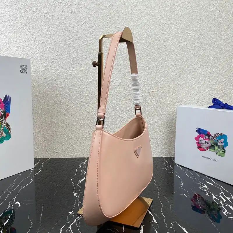 Pra*a bags 2010b570004