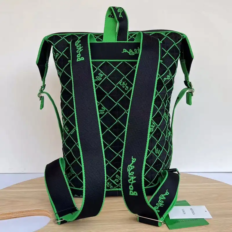 bo*te*ga Ve*ne*ta bag 2211sf0013