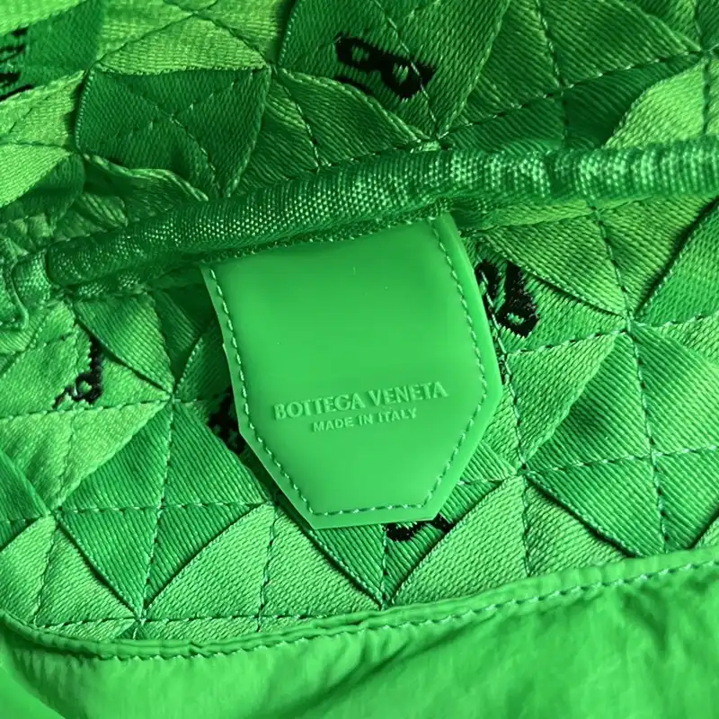 bo*te*ga Ve*ne*ta bag 2211sf0013