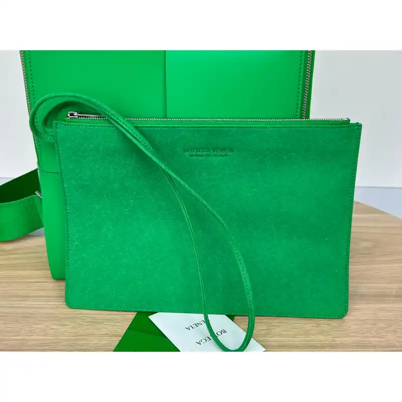 bo*te*ga Ve*ne*ta bag 2211sf0014