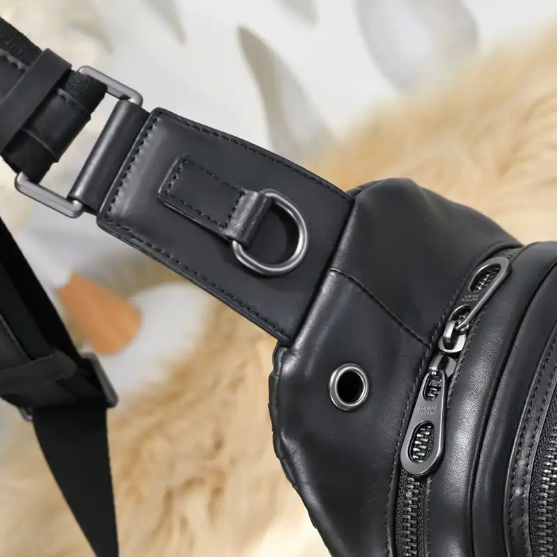 bo*te*ga Ve*ne*ta bag 2212yz0054