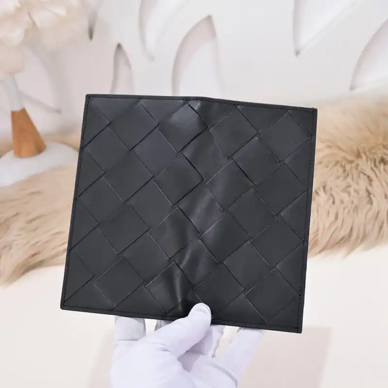 bo*te*ga Ve*ne*ta bag 2212yz0060