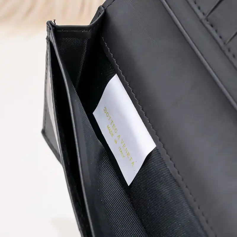 bo*te*ga Ve*ne*ta bag 2212yz0060