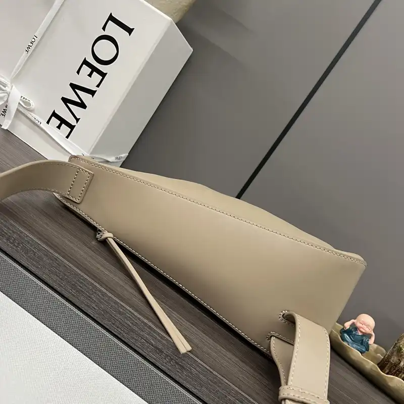 L0ew* bags 2404ya0088