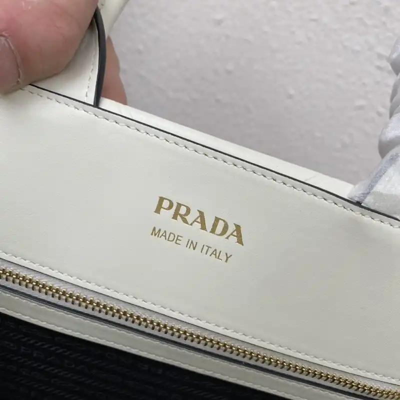 Pra*a bags 2410ya0107