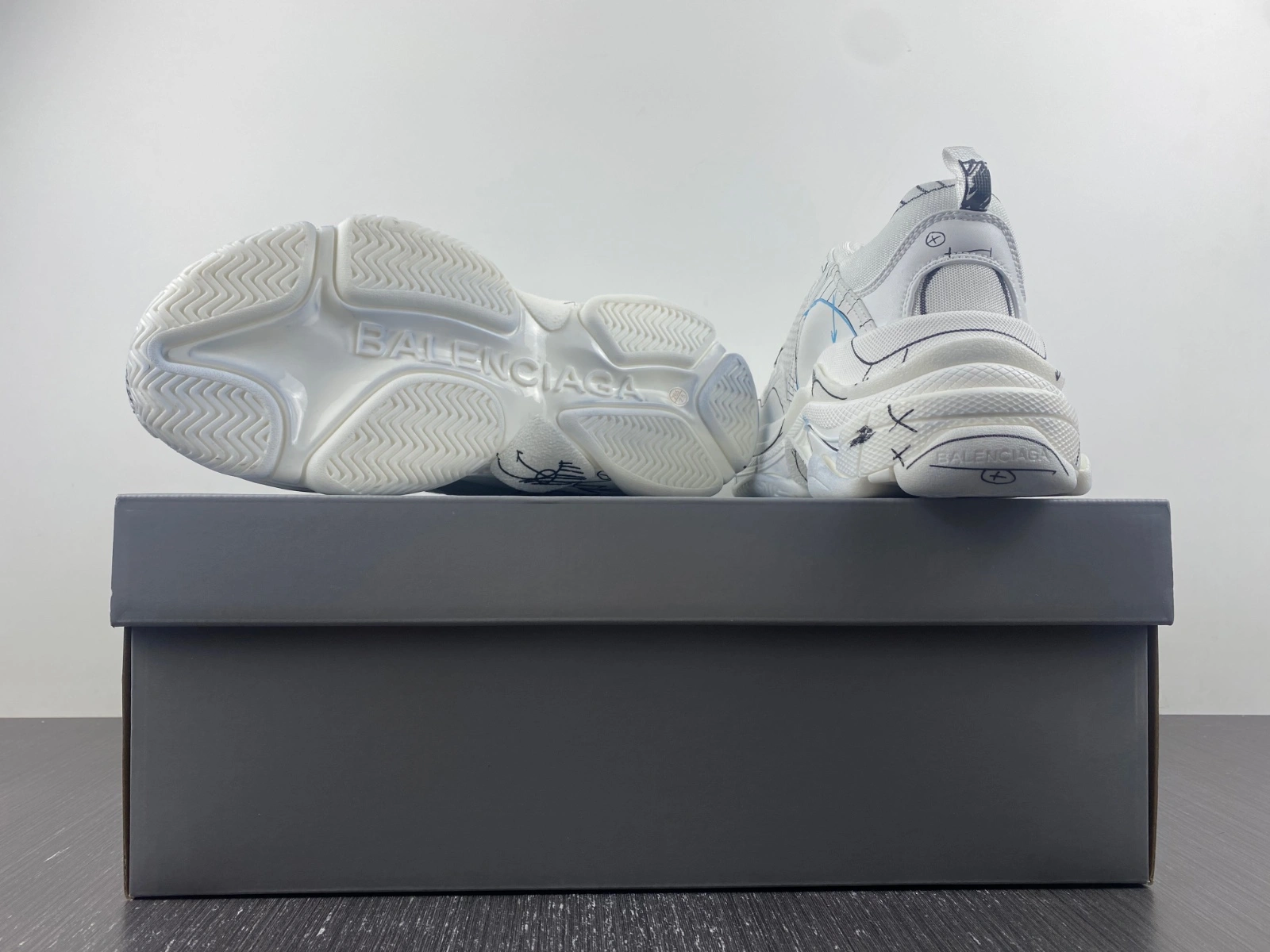 Ba*len*cia*ga 536737w3srb bestvalue 4378