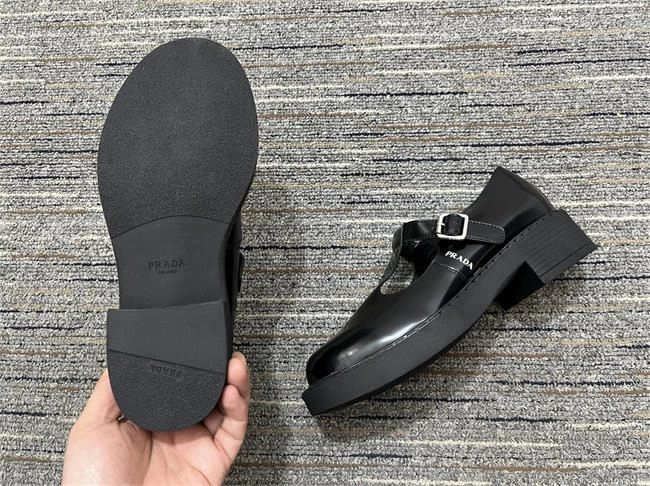 eyecatching Pra*a loafer women 3339