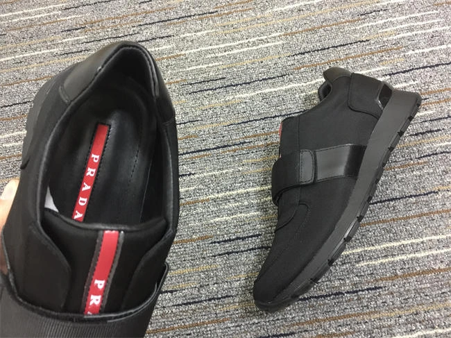 stretchable Pra*a sneaker 3368